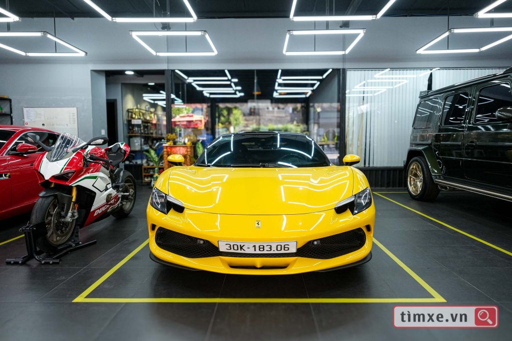 Siêu xe Ferrari 296 GTB odo 3.000 km lên sàn xe lướt, mức giá hơn 23 tỷ đồng